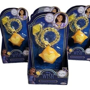 Disney Wish Movie Wishing Star Necklace Lights Up New In Package 4 Pack NEW